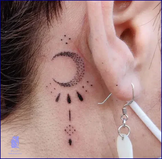Nečekaný Trend: Tetování Za Uchem!