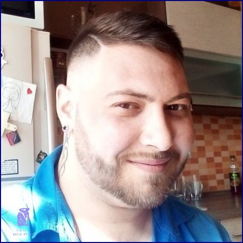 On Hledá Ji: Objevte Příběh!