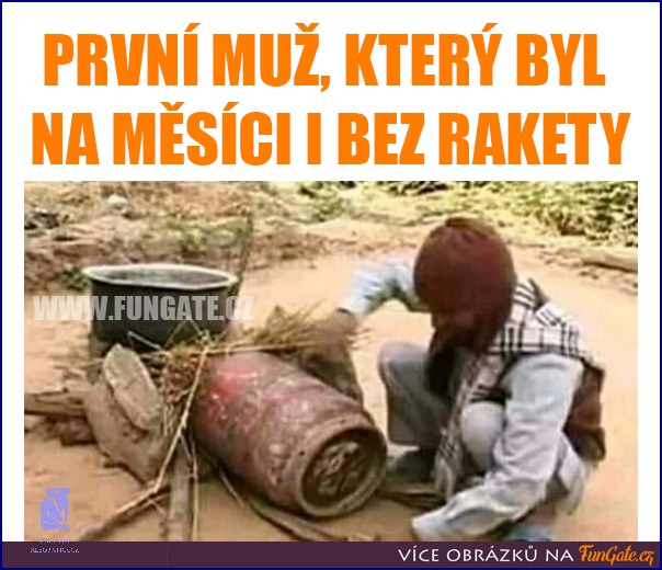 První Muž Na Měsíci: Podejte si ruku!