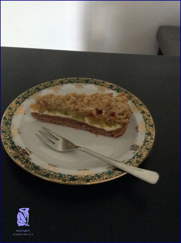 Upečte si Rebarborový Koláč S Drobenkou!