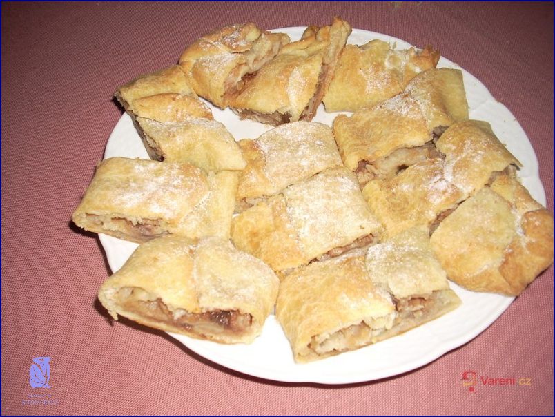 Vyrobte si Kynutý Závin S Jablky! Vyrobte si Kynutý Závin S Jablky!