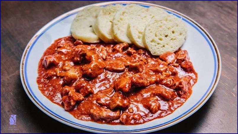 Pomalý Guláš V Troubě: Recept na Chutný Oběd!