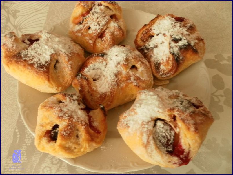 Recept Na Kynuté Koláče S Tvarohem A Povidly!