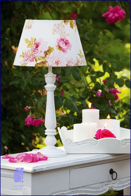 Užijte si romantické večery s ložnicí lampy na nočním stolek!